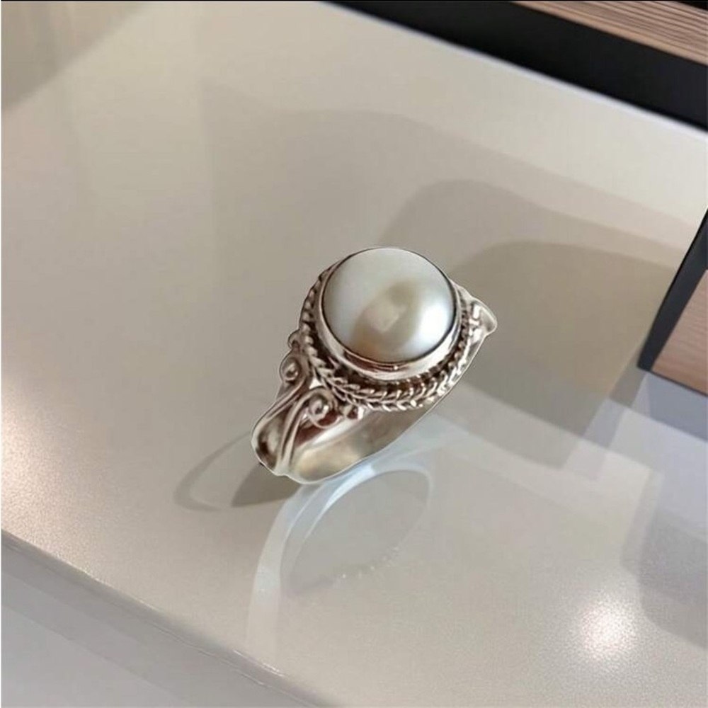 🆕 Stunning Faux Pearl & Silver Ring!!!  Brand New!!! Size 8